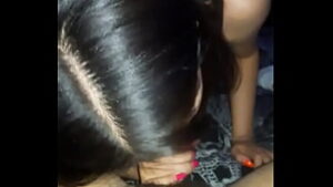 Que rico la chuoa esta niña