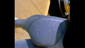 No me aguanto y me follo a la mejor amiga de mi novia en el asiento trasero del auto después de salir del GYM – LA GRABO A ESCONDIDAS AMATAUR REAL MONTANDO EN EL COCHE